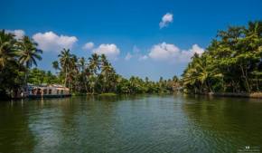 Antonys Eco Houseboat Hostel